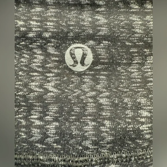 Lululemon Grey Wunder Under Crop Sz(6) - Picture 6 of 6